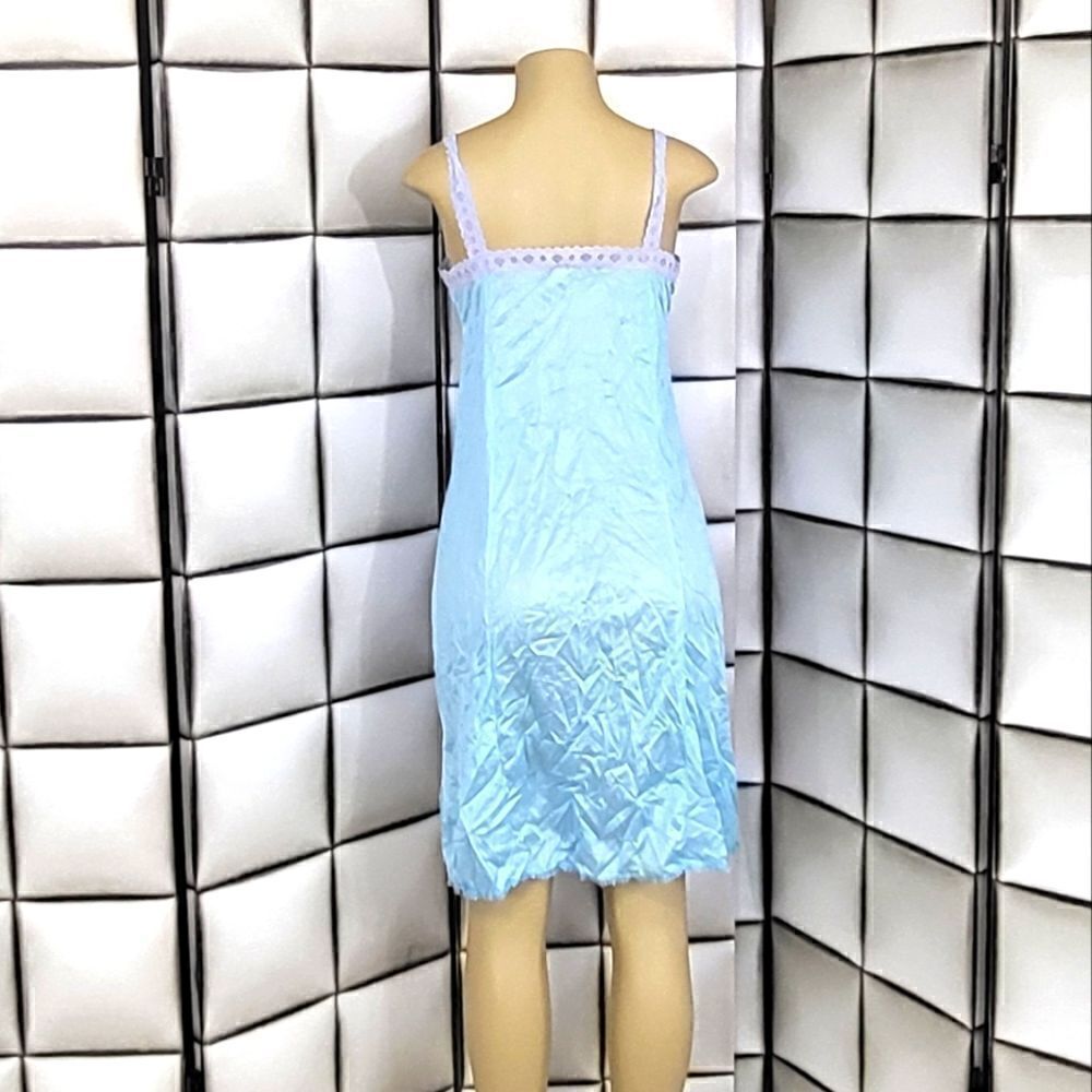 Vintage nightgown/ slip - Picture 4 of 7